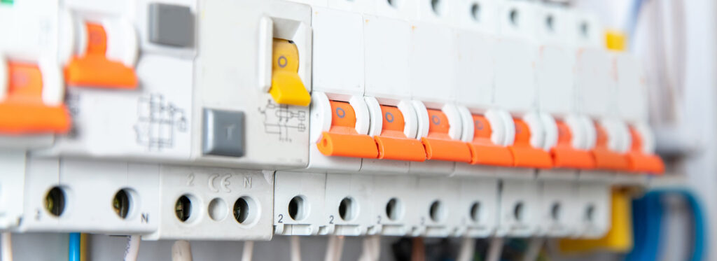 Výroba elektrických rozvádzačove pre domácnosti, bytvé domy a priemysel | ELMI-TECH